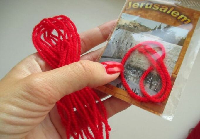 Hilo rojo de Israel como talismán de buena suerte